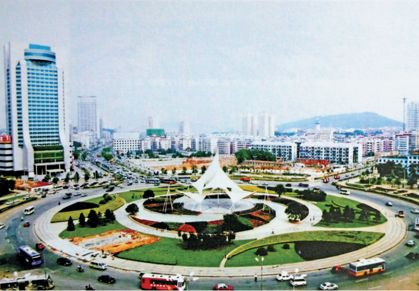 △2005年，武汉中国光谷全面建成